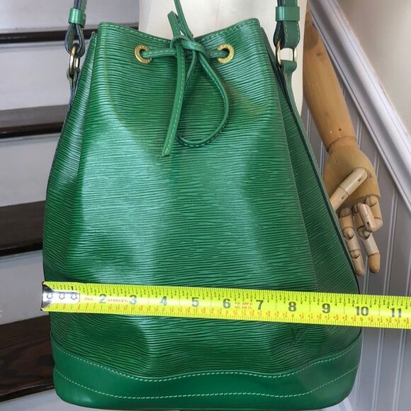 LOUIS VUITTON Green Epi Leather Noe GM Drawstring Bucket Shoulder Bag RARE VTG - Picture 15 of 17